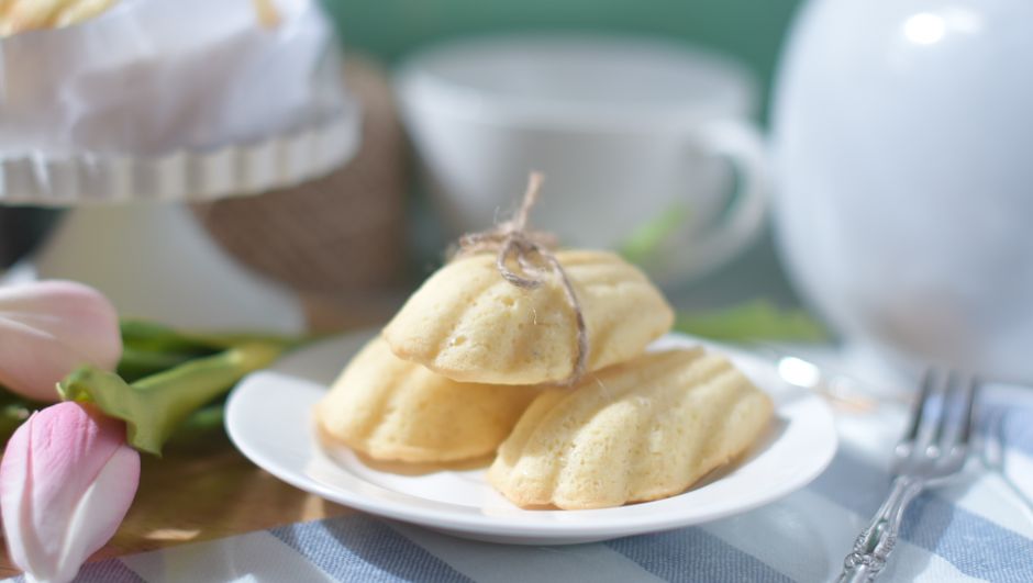 Madeleines dorées : astuces pour la belle bosse